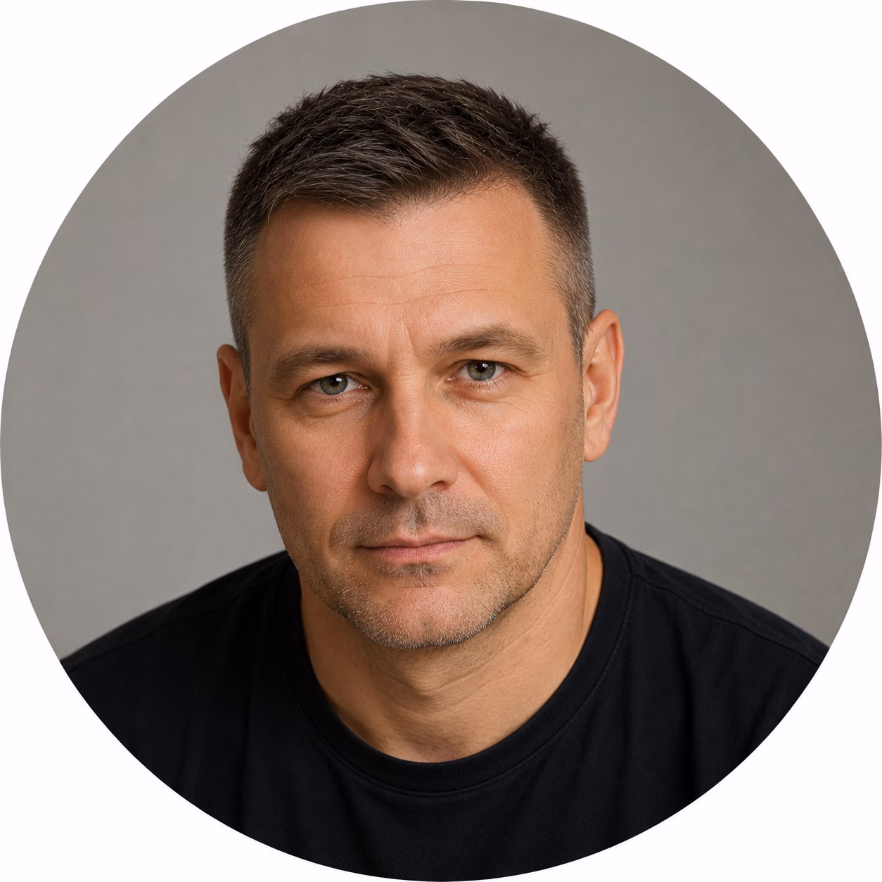 Андрей — мастер по мытью окон Мир клининга Екатеринбург